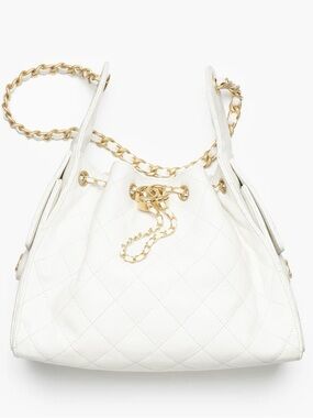 CHANEL White Quilted Shoulder Bag with Gold Chain